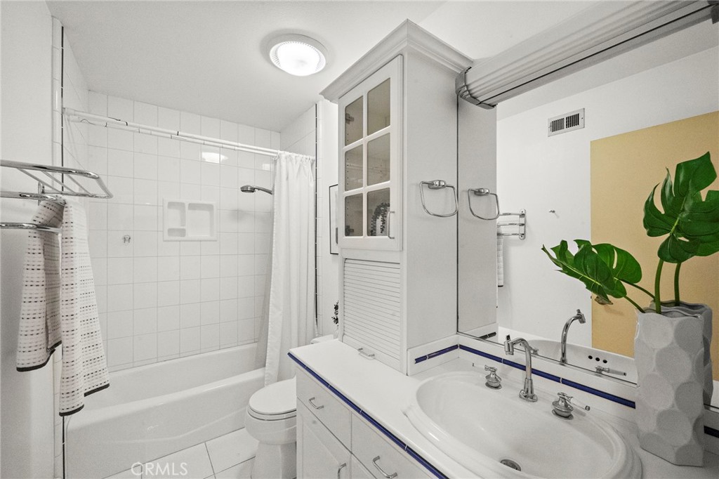 11551 Gladstone Circle