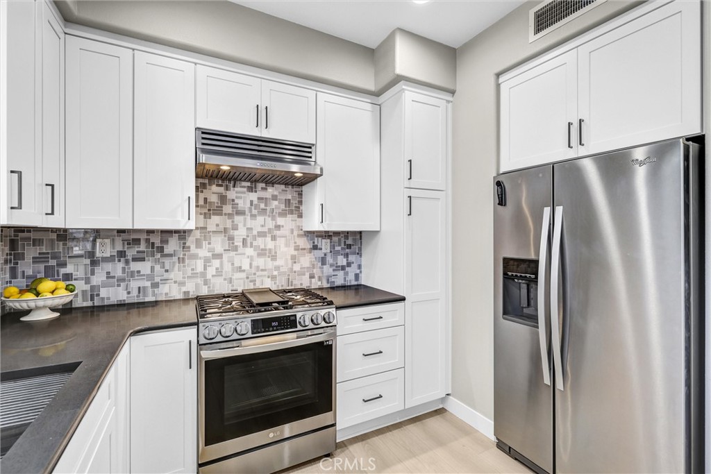 29 Hinterland Way