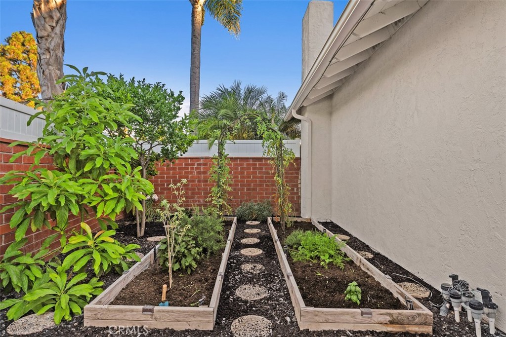 10891 El Paso Avenue