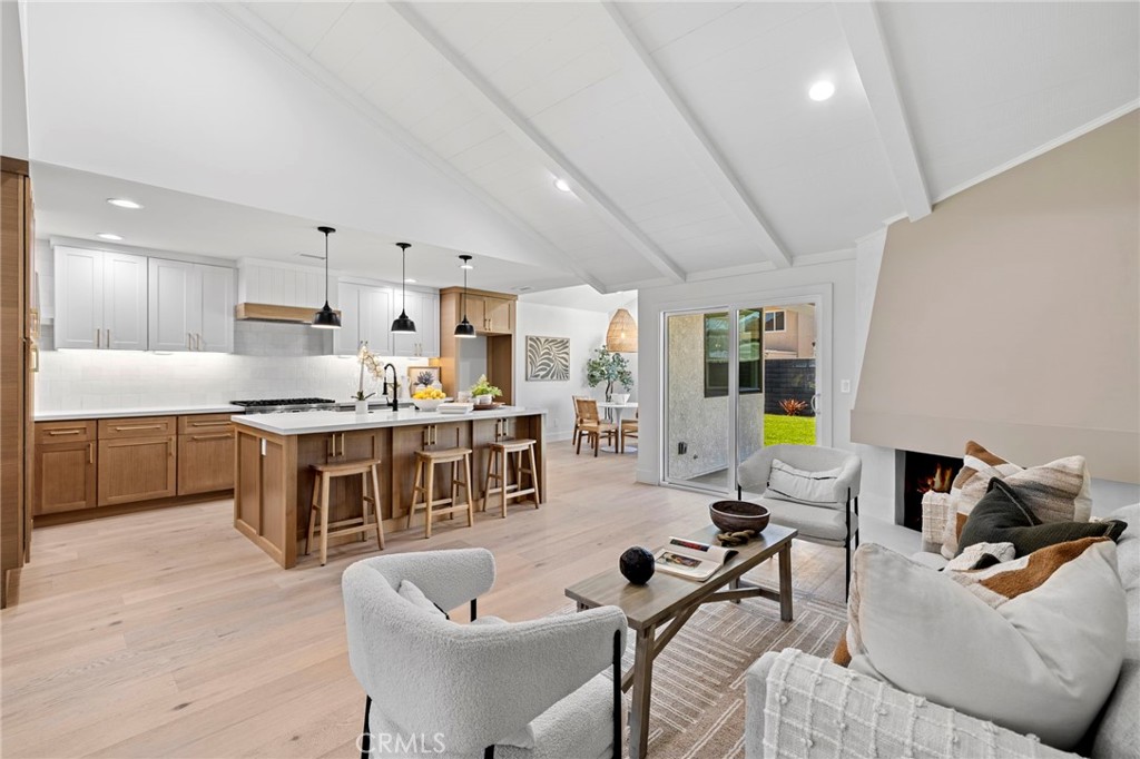 6852 Vista Del Sol Drive