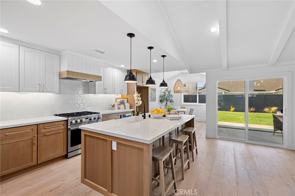 6852 Vista Del Sol Drive