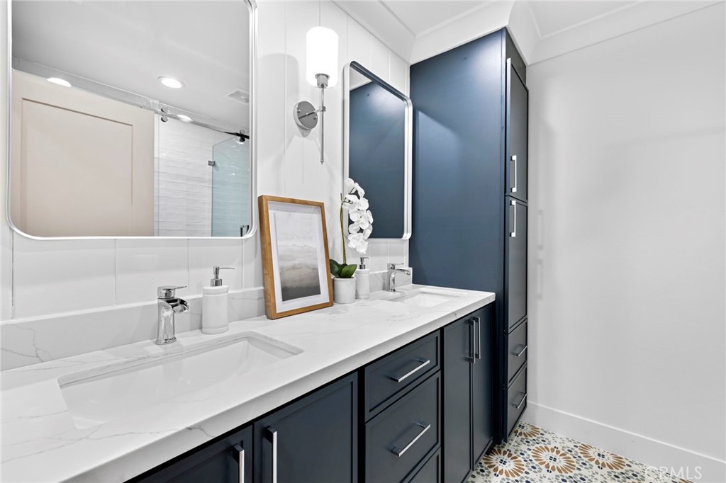 6852 Vista Del Sol Drive