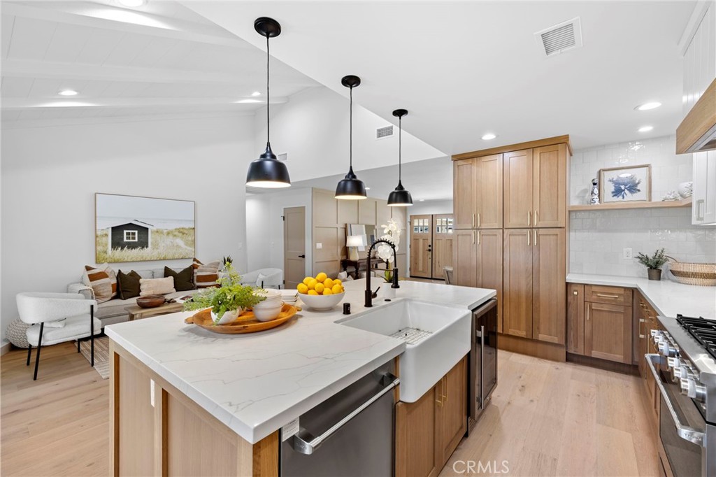 6852 Vista Del Sol Drive