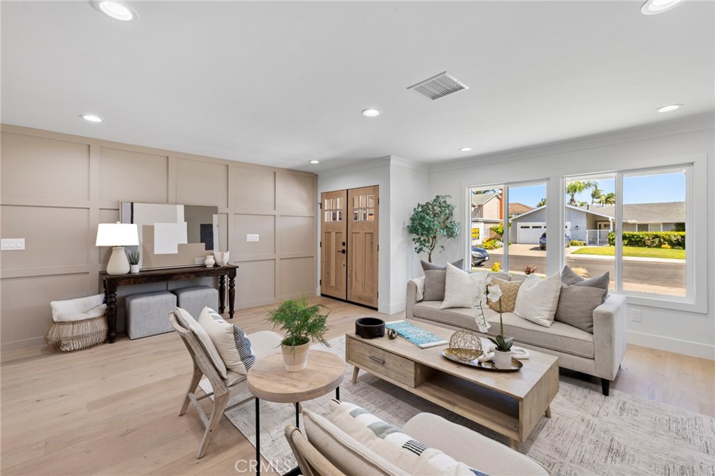 6852 Vista Del Sol Drive