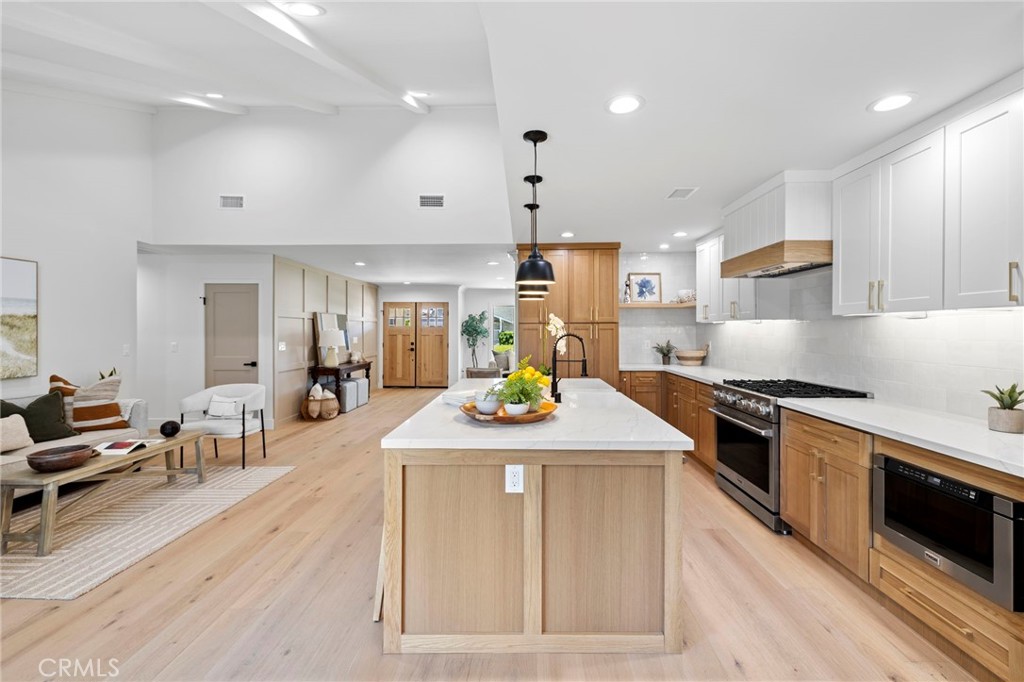 6852 Vista Del Sol Drive