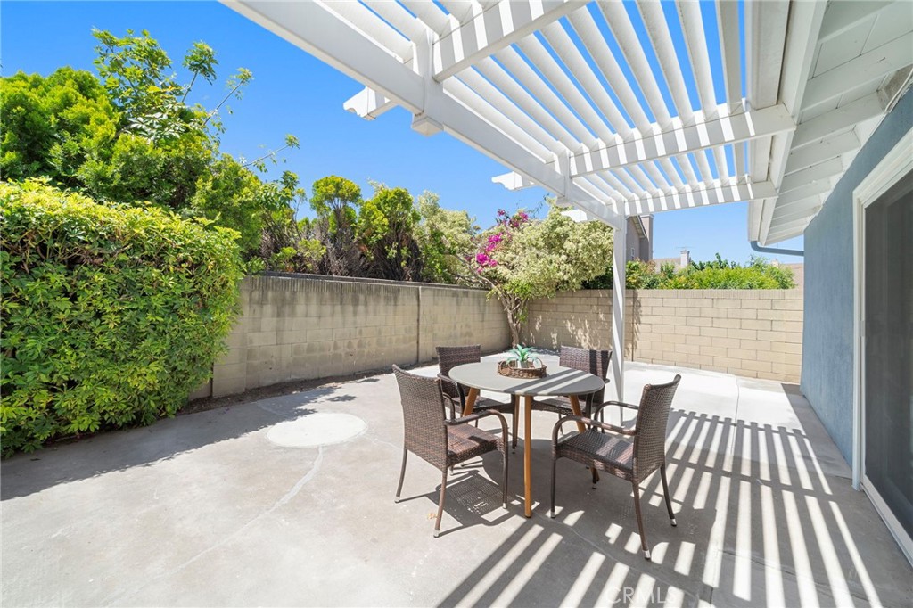 9092 La Linda Avenue