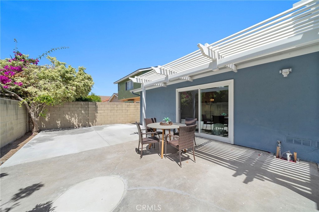 9092 La Linda Avenue