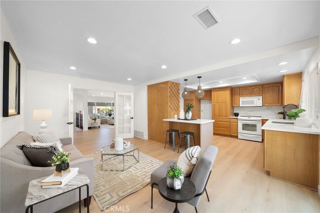 9092 La Linda Avenue