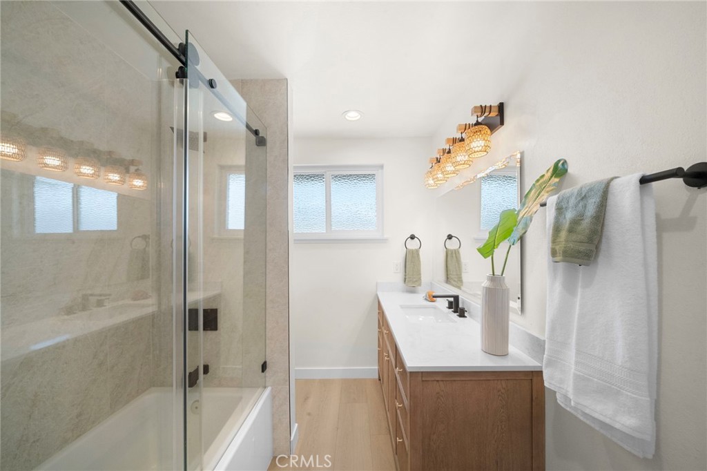 9092 La Linda Avenue