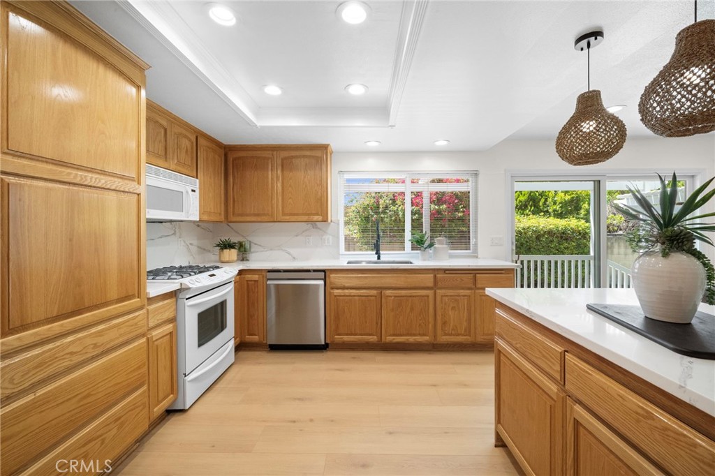 9092 La Linda Avenue