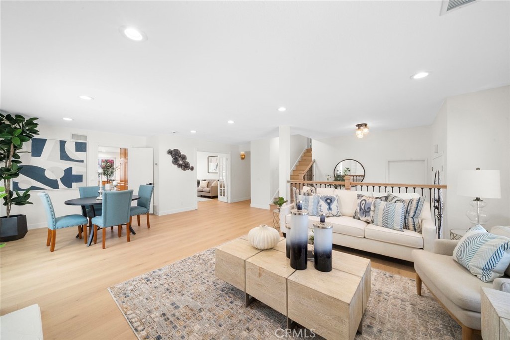 9092 La Linda Avenue