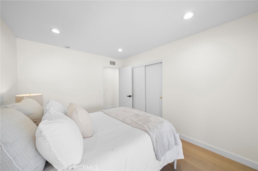 9092 La Linda Avenue