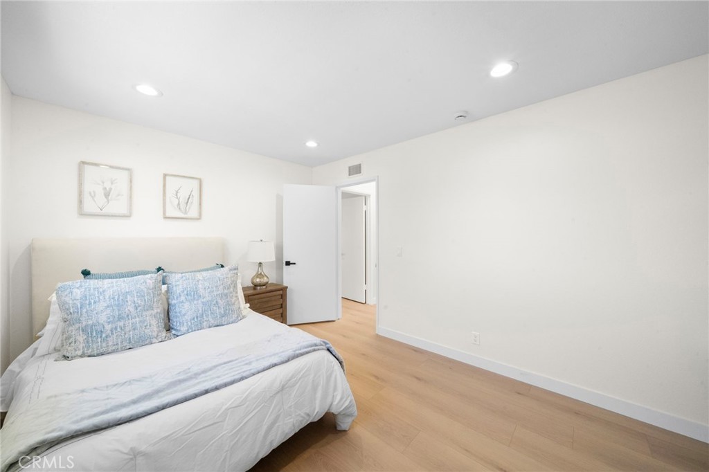 9092 La Linda Avenue