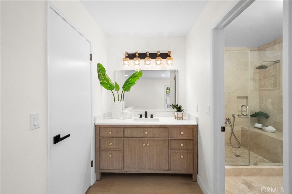 9092 La Linda Avenue