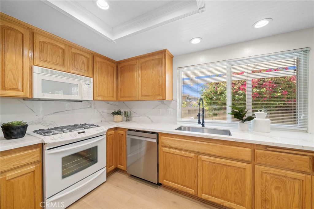 9092 La Linda Avenue