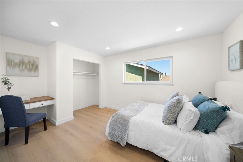 9092 La Linda Avenue