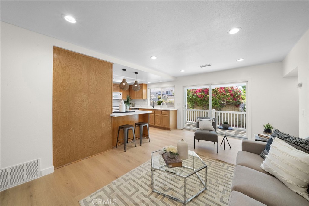 9092 La Linda Avenue