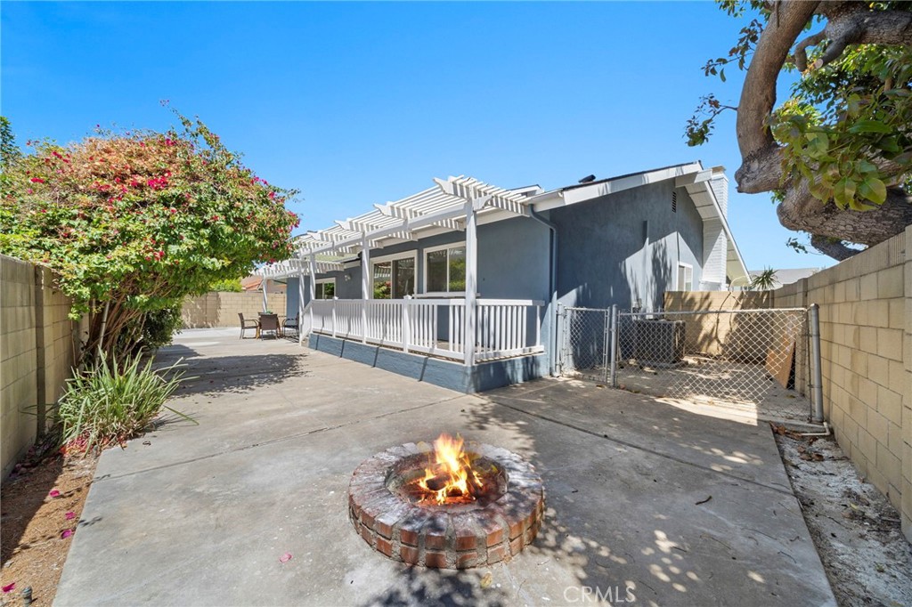 9092 La Linda Avenue