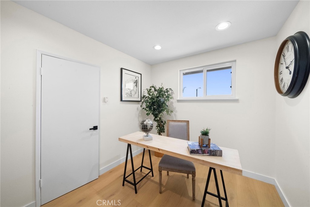 9092 La Linda Avenue