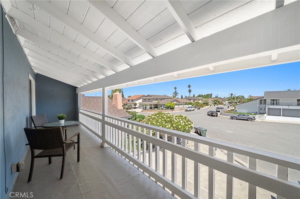 9092 La Linda Avenue