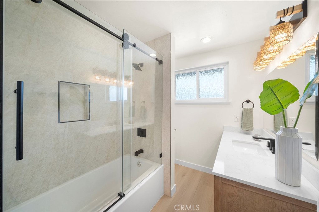 9092 La Linda Avenue