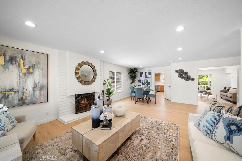 9092 La Linda Avenue