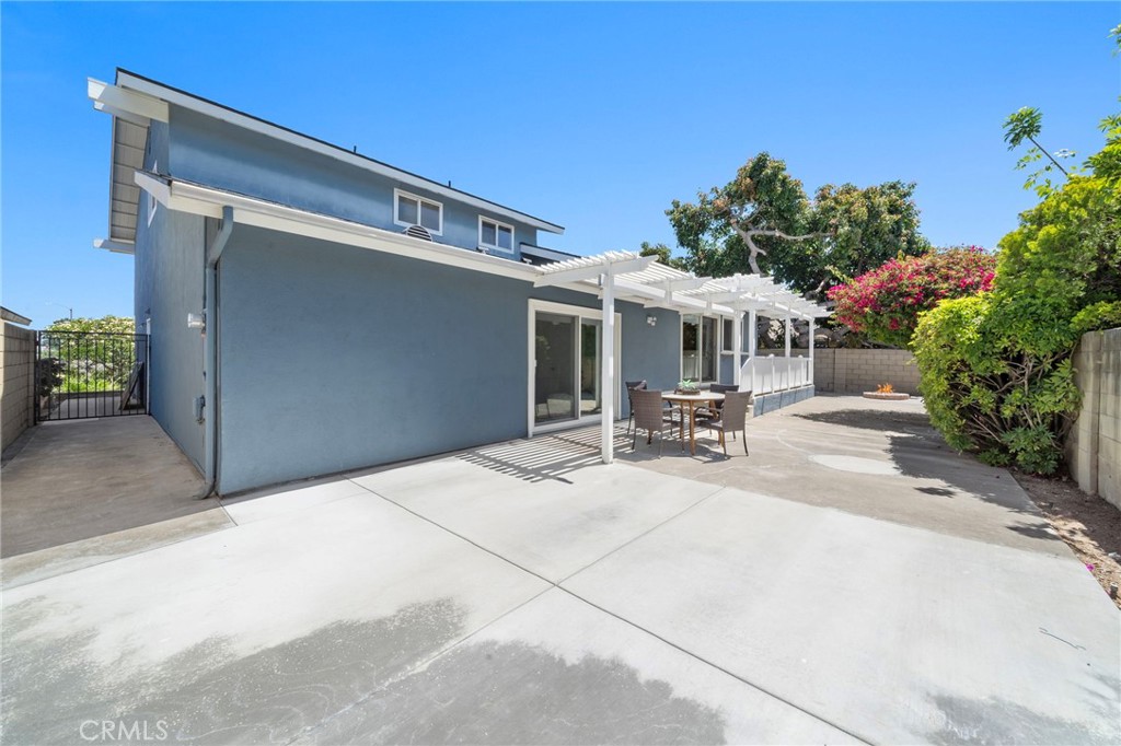 9092 La Linda Avenue