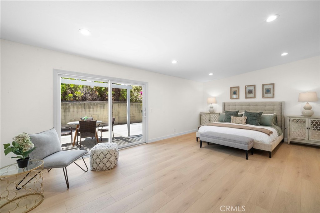 9092 La Linda Avenue