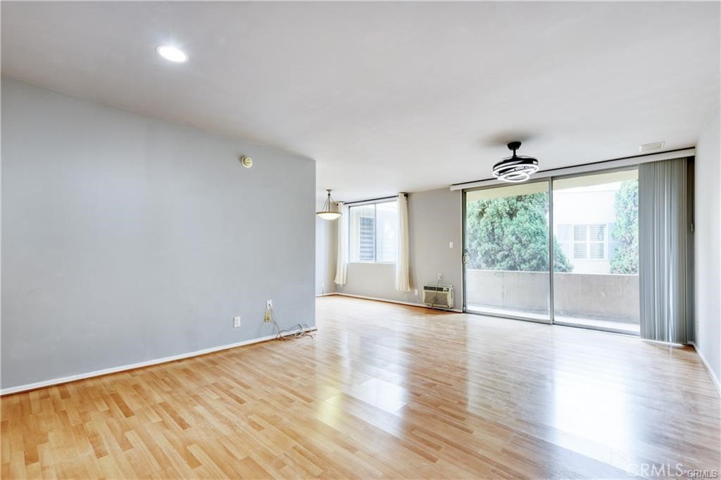 514 S Harvard Boulevard 309