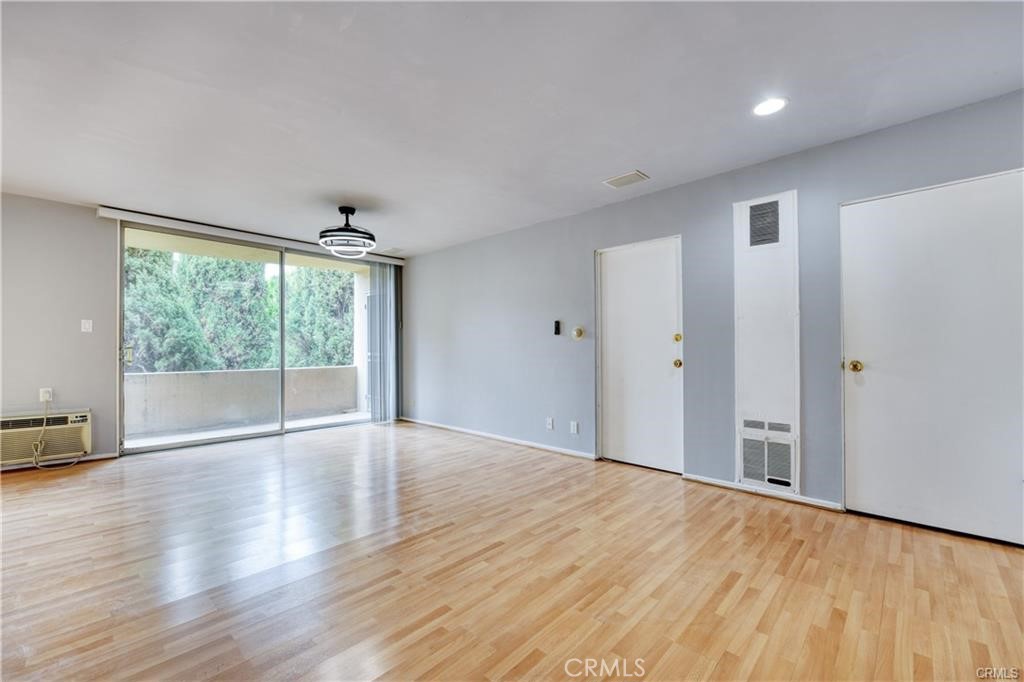 514 S Harvard Boulevard 309