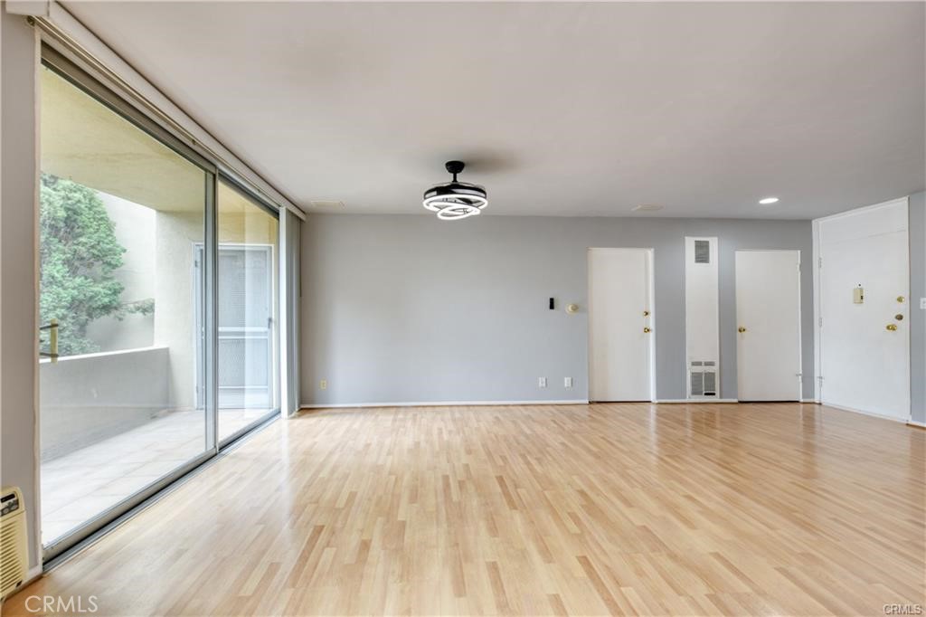 514 S Harvard Boulevard 309