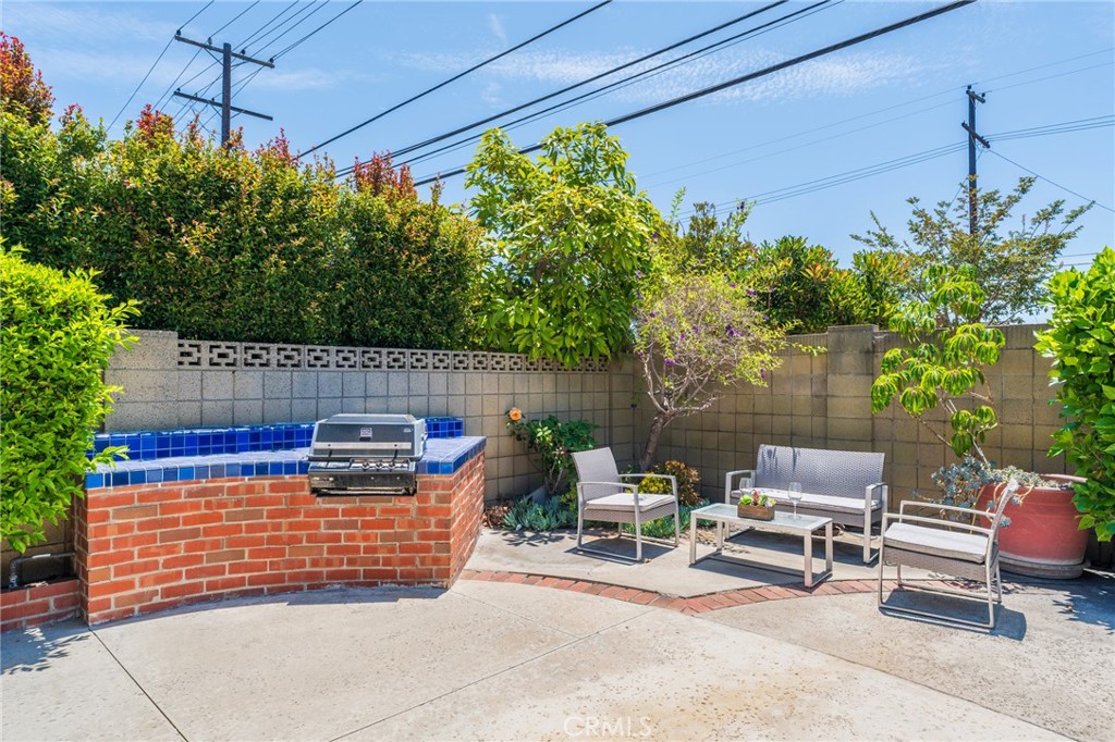 5692 Richmond Avenue