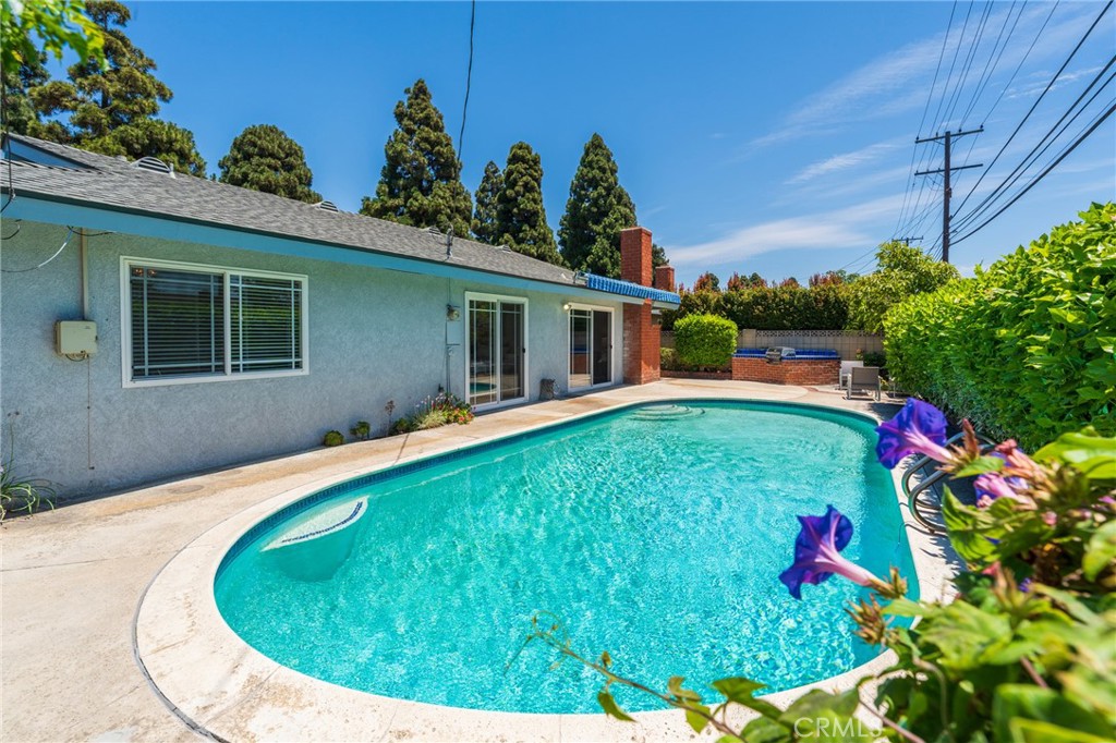 5692 Richmond Avenue