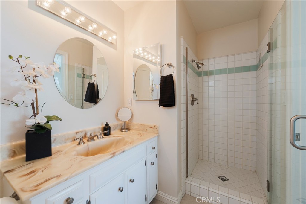 5692 Richmond Avenue