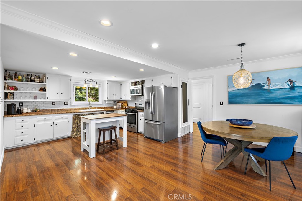 2805 Via Montecito