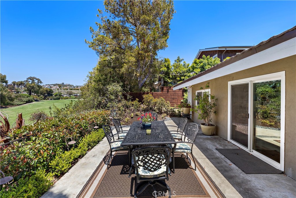 2805 Via Montecito