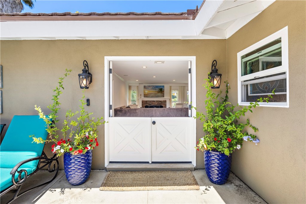 2805 Via Montecito