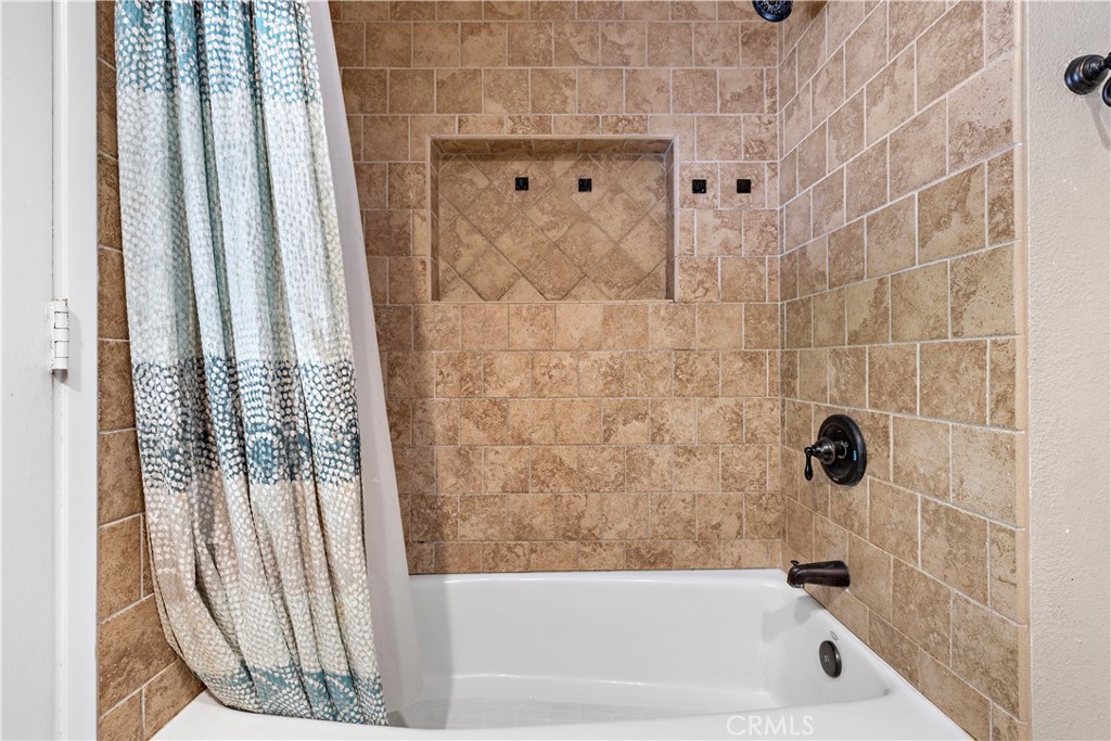 2805 Via Montecito