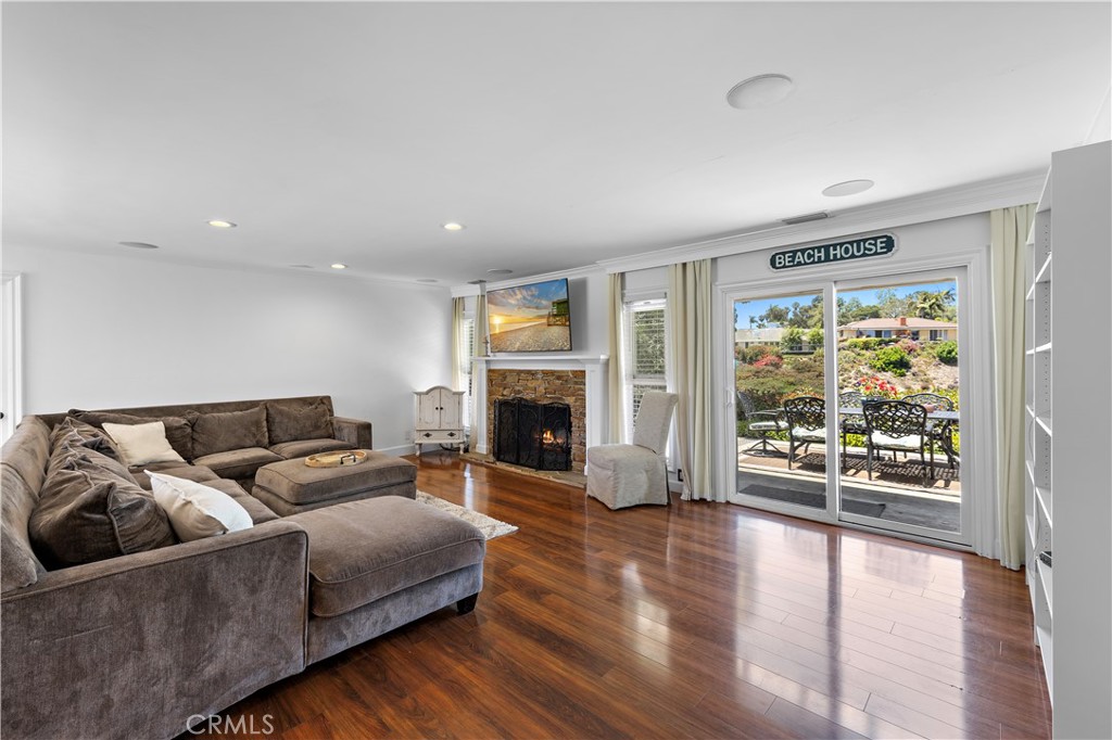2805 Via Montecito