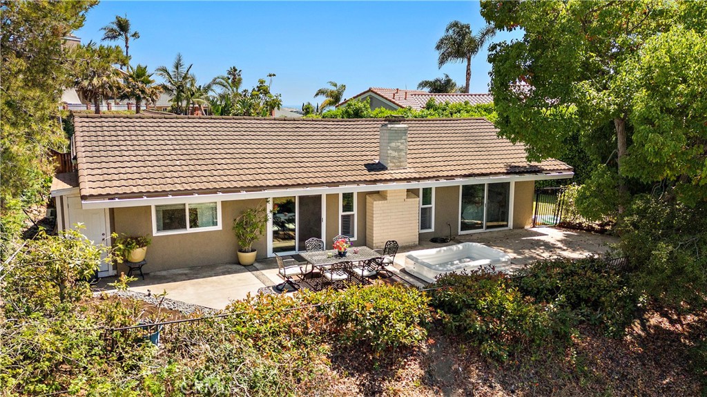 2805 Via Montecito