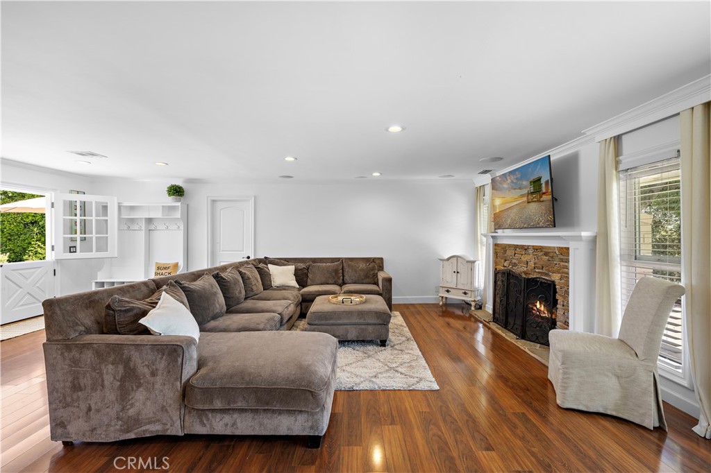 2805 Via Montecito