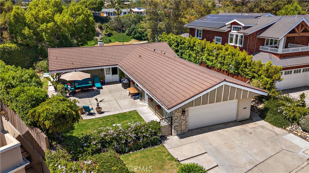 2805 Via Montecito