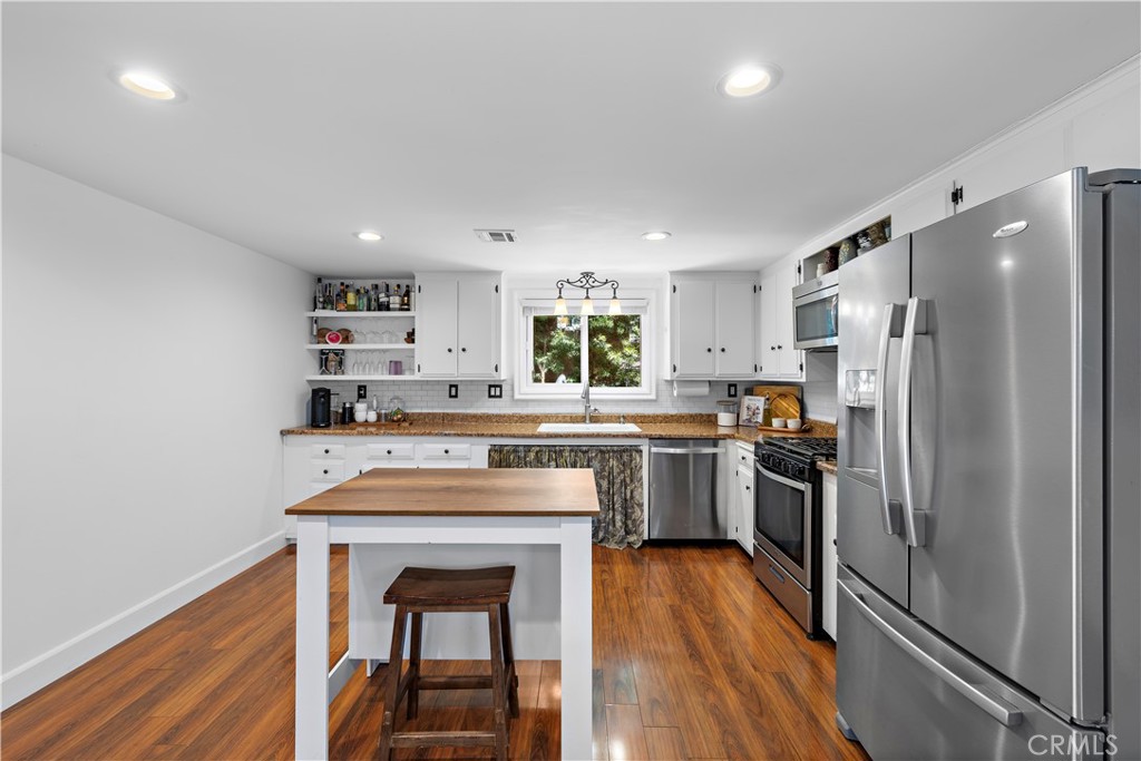 2805 Via Montecito