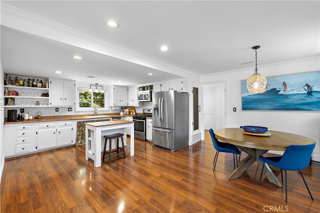 2805 Via Montecito