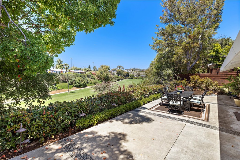 2805 Via Montecito