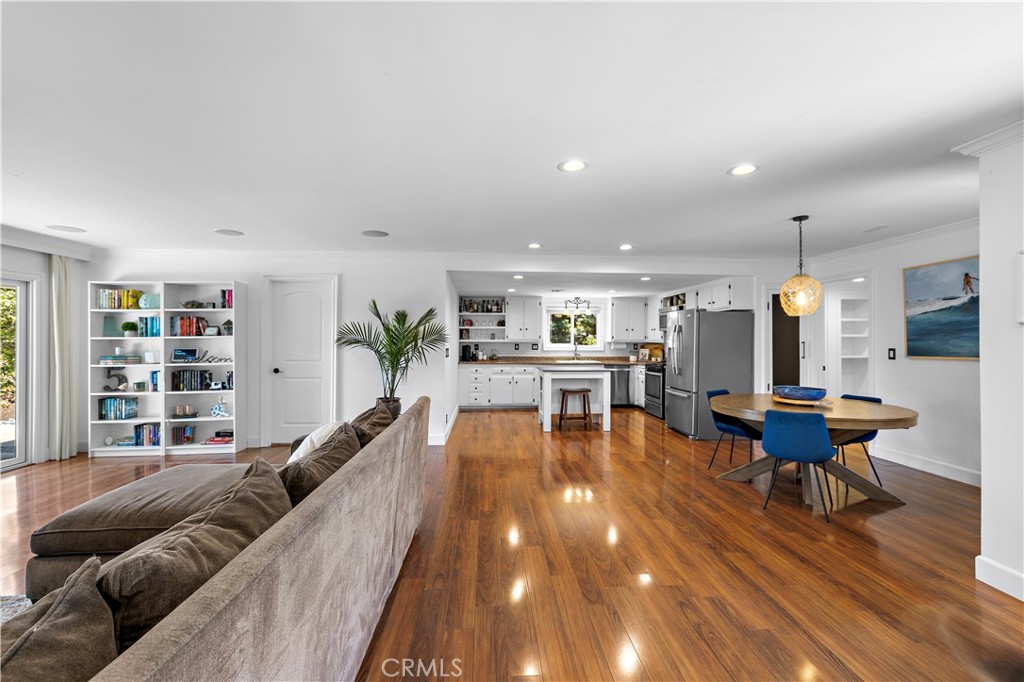 2805 Via Montecito