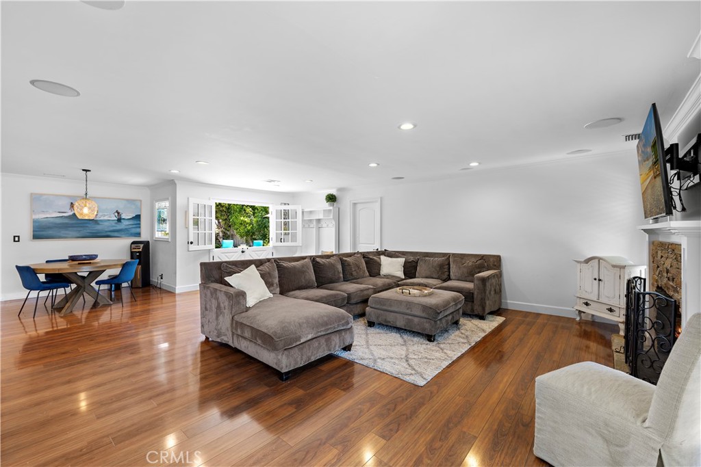 2805 Via Montecito