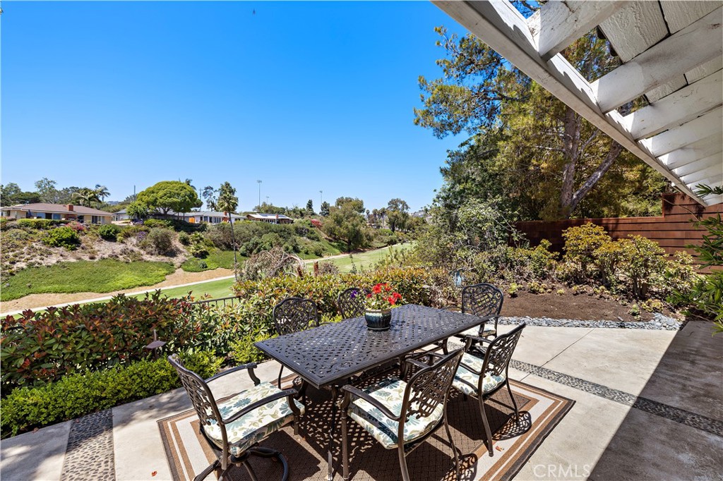 2805 Via Montecito