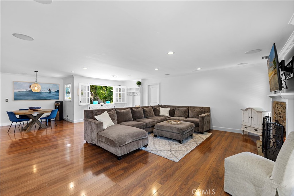 2805 Via Montecito
