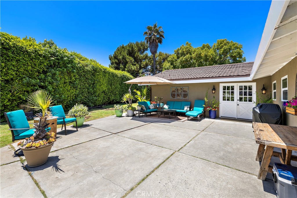 2805 Via Montecito